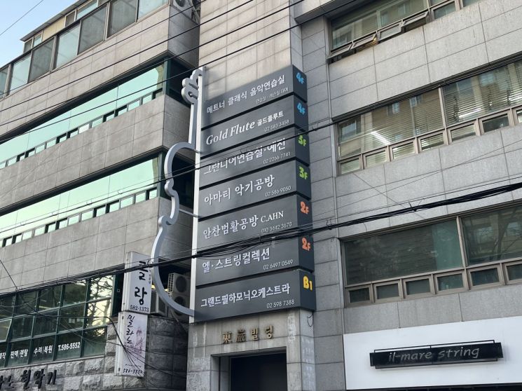 "낡은 간판이 예술이 되다"…지방재정공제회, 간판개선 성과 확인