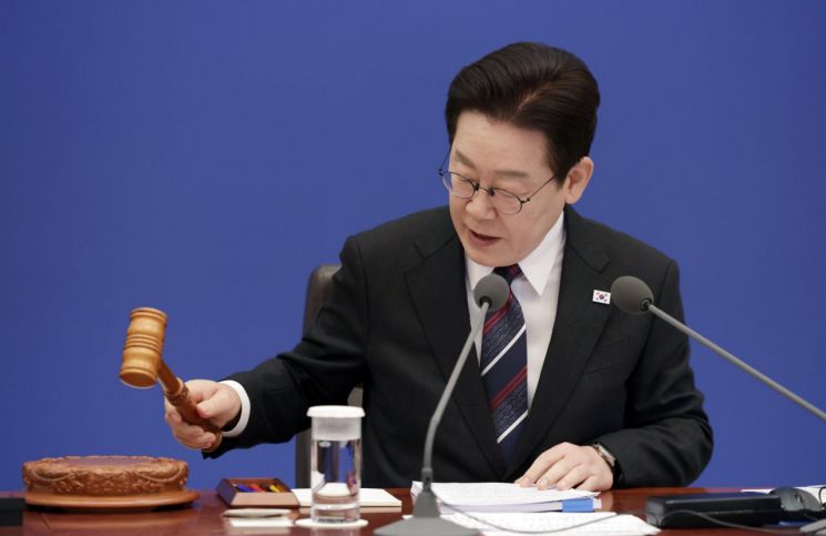 이 대통령, 확대국가관광전략회의 참석…'바가지요금 근절대책' 논의