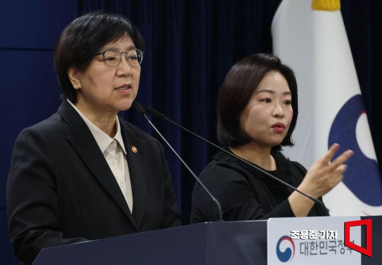 [포토] 응급환자 이송체계 관련 브리핑하는 정은경 장관