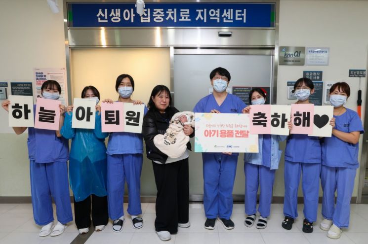 삼성창원병원, 새해 첫날 헬기에서 태어난 아기 건강한 모습으로 퇴원