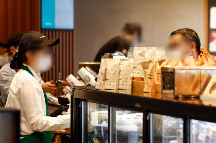 "스타벅스서 '또' 주문했다고 직원에 면박 당해"…38초 뒤 주문했다가 생긴 일