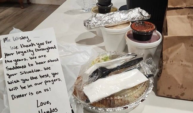 "그동안 감사했어요" 단골 손님에 무료로 마지막 식사 전달한 美식당