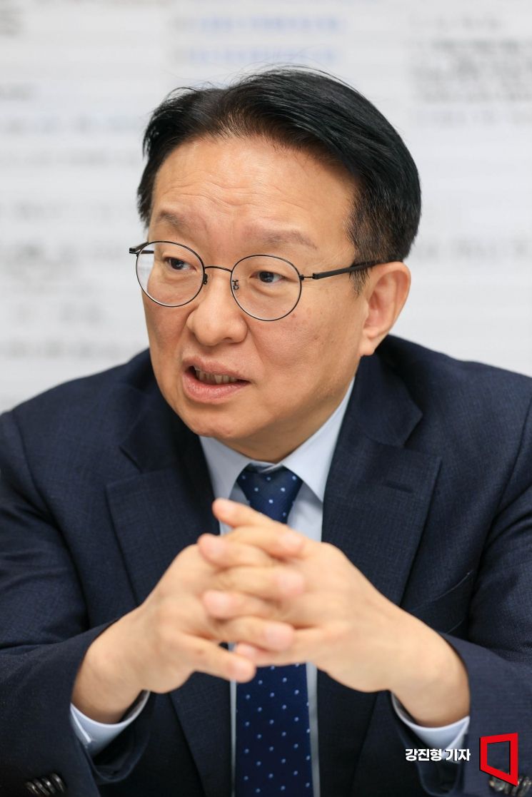 [지방선거 인터뷰]'SMR 실증단지' 유치 공약 권칠승…"답을 내는 정치 보여주겠다"