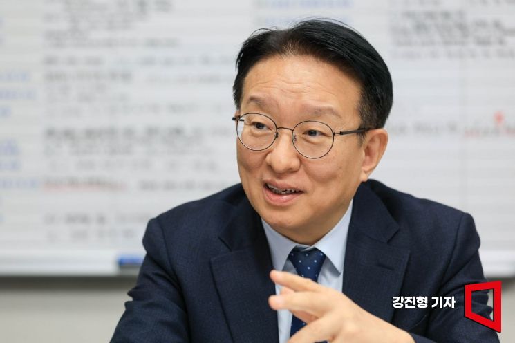 [지방선거 인터뷰]'SMR 실증단지' 유치 공약 권칠승…"답을 내는 정치 보여주겠다"