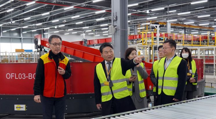 박헌 인천공항세관장, 특송업체 현장 점검… "안보위해물품 차단 주력"