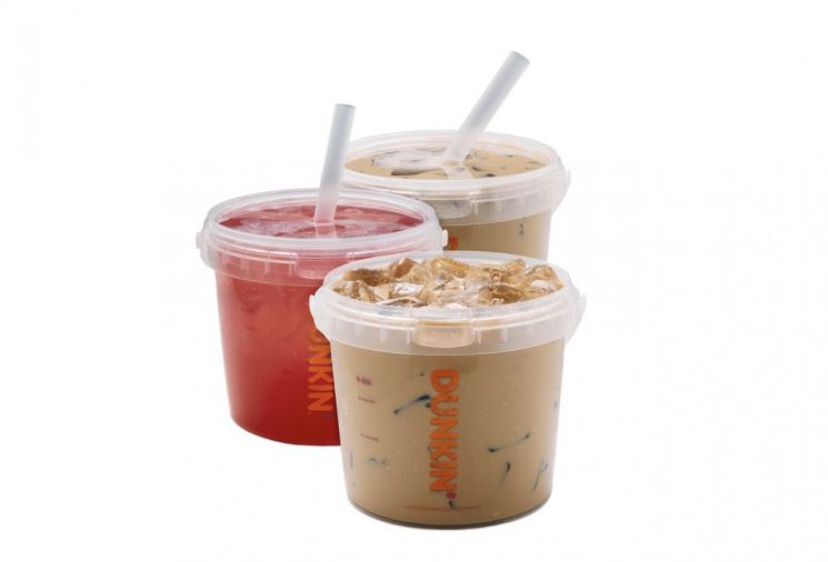 "커피를 양동이에 담아주네"…美 던킨서 '1.4L 대용량 커피' 인기