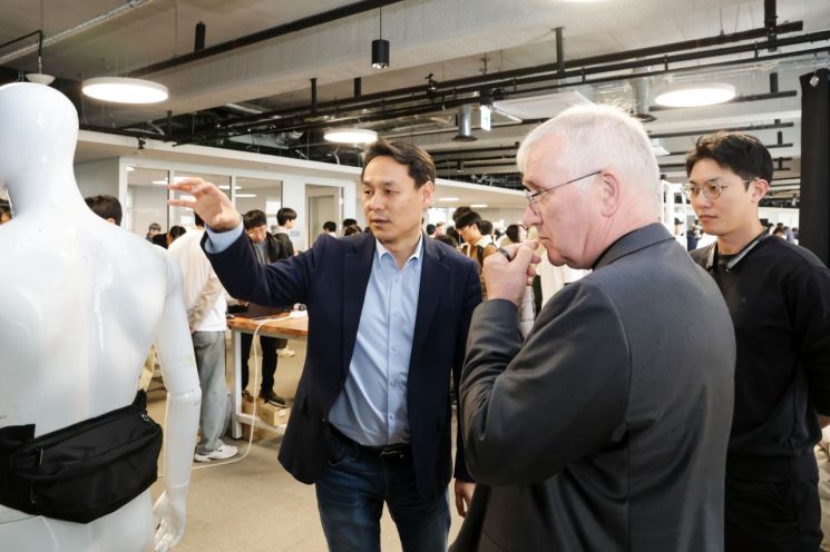 강아지부터 웨어러블까지…휴머노이드 넘어 '삶 바꿀' 로봇 공개