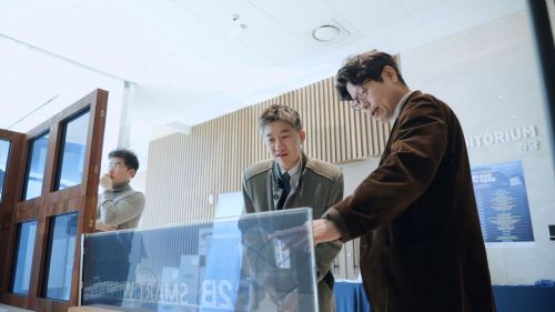 "창문에 붙이면 전기생산"…빌딩숲이 거대 태양광 발전소된다