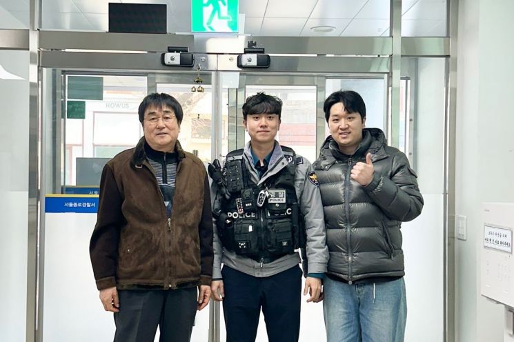 "몸이 저절로 움직였다"…지하철서 생명 구한 '새내기 순경'