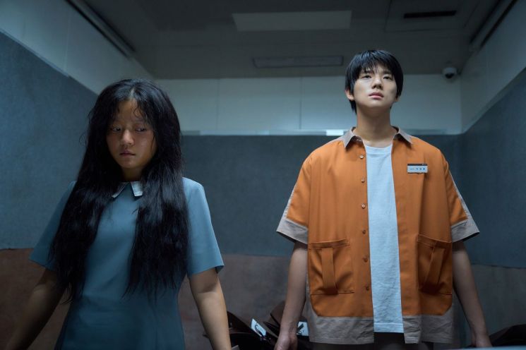 마주함보다 깊은 나란한 응시…고아성이 세공한 '사랑의 본질'[라임라이트]