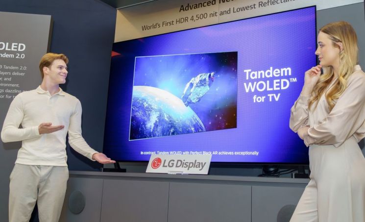 '자체발광' LG, '프라이버시' 삼성…디스플레이 명가, 나란히 UL솔루션즈 검증 통과