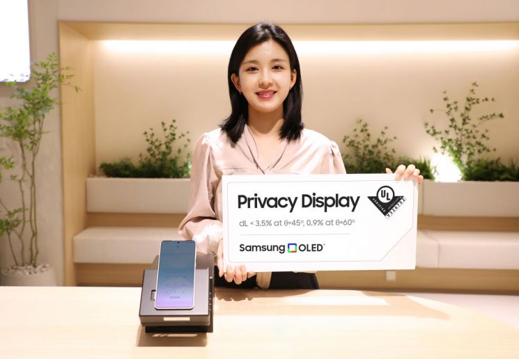 '자체발광' LG, '프라이버시' 삼성…디스플레이 명가, 나란히 UL솔루션즈 검증 통과