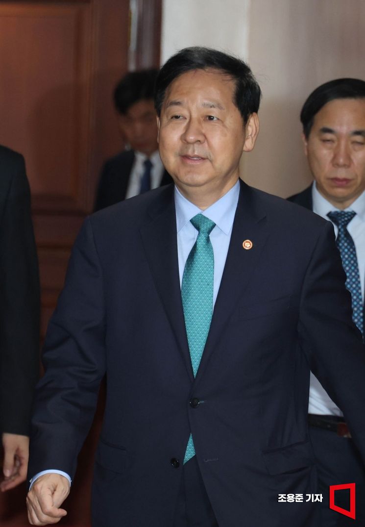 [포토] 민생물가 관련 회의 참석하는 구윤철 부총리