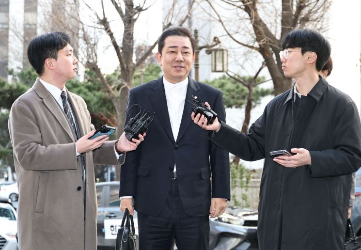 [속보]경찰 출석한 김병기 "성실하게 조사받고 명예회복"