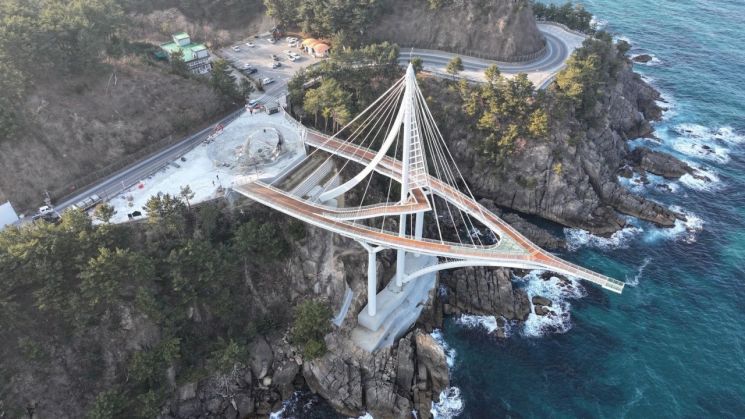 삼척시, 새 랜드마크 77m ‘바다 위 하늘길’ 스카이워크  27일 임시 개방