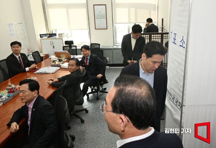 [포토] TK 통합법, 경북 무기명 투표 찬성…대구도 전원 찬성