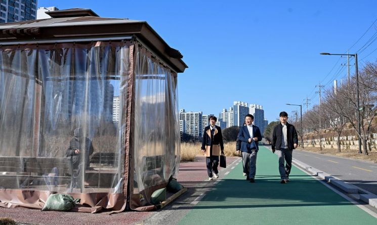 의정부시, 도심 하천 봄맞이 준비…하천 쉼터·벚꽃길 현장 점검