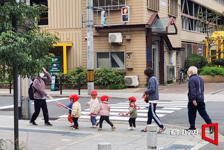 [이미지 다이어리] 고사리 손으로 꼬옥 붙잡은 '안전'