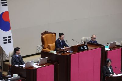 신정훈 행안위원장, 국회법 개정 후 필리버스터 본회의 사회