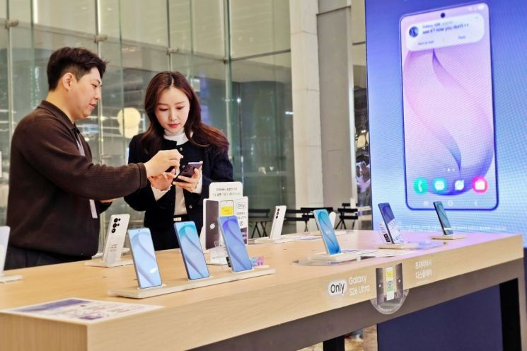 “보는 순간, 사고 싶다”… 신세계 센텀시티, ‘갤럭시 S26 시리즈’ 체험 매장 운영