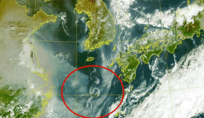 제주 하늘에 또 꽈배기 구름…NASA가 포착한 '카르만 소용돌이' 뭐길래