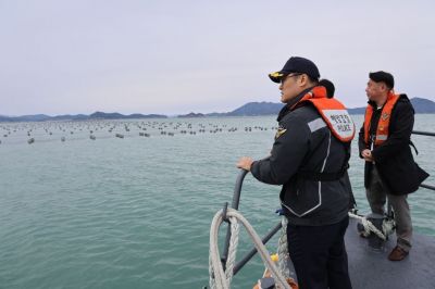 "바다 암세포 도려낸다" 해경, 불법 김 양식 엄단