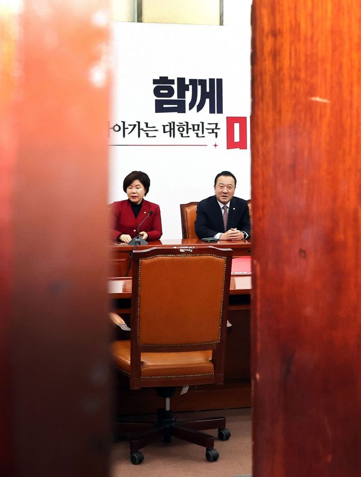 국힘 재선의원들 "黨 지지율 바닥으로…절윤 끝장토론 하자"