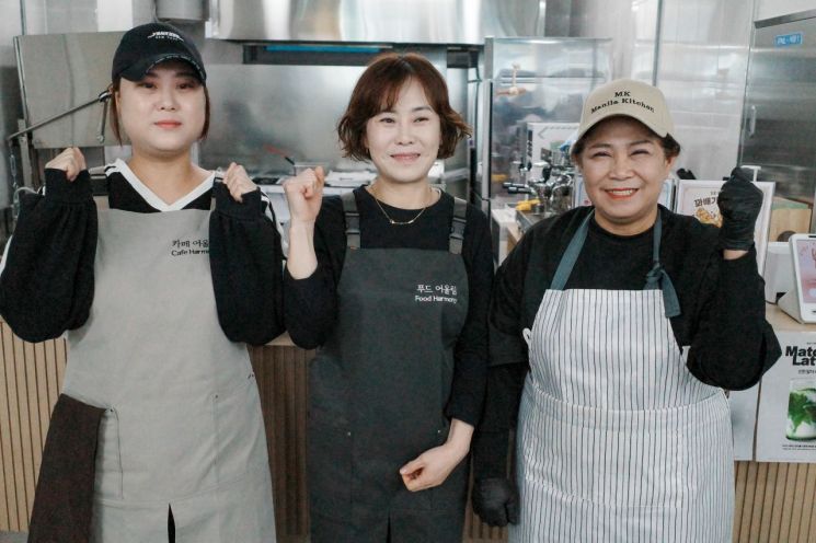 "5인 가족 숨만 쉬어도 월 75만원 꽂혀요"…'기본소득' 터진 장수군, 사람 몰린다[르포]