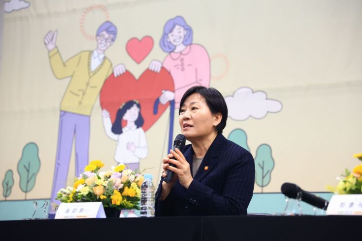 "5인 가족 숨만 쉬어도 월 75만원 꽂혀요"…'기본소득' 터진 장수군, 사람 몰린다[르포]