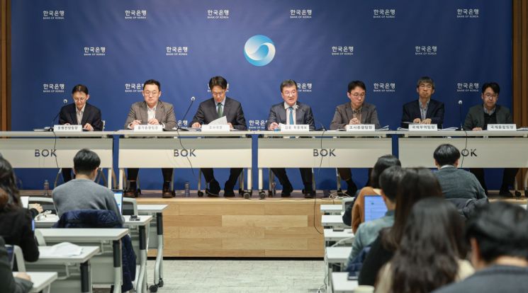 한은 "올해 1분기 1% 내외 성장…반도체 업황따라 더 오를수도"