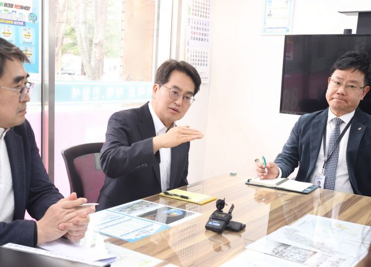 김동연 "집값 담합 등 불법 부동산거래 신고자에 최대 5억원 지급"