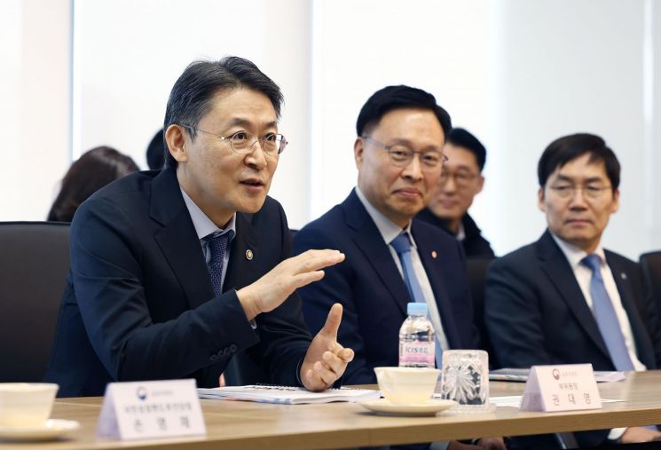 금융위 부위원장, 1박2일 지방 순회…"국민성장펀드, 향후 5년간 지방에 60조 투입"