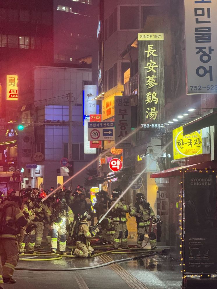 북창동 상가 음식점 화재…연기 확산·차로 일부 통제(종합)