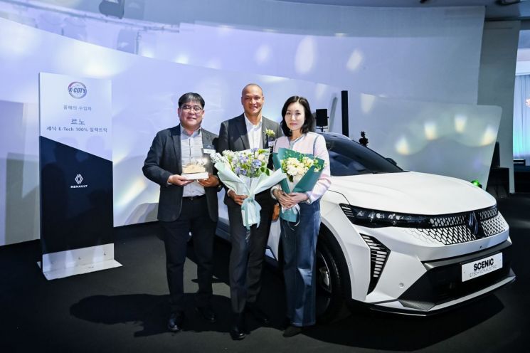 독일차 독주 끝났다… 프랑스 감성 '르노 세닉 E-Tech', 국내외 ‘올해의 차’ 연이어 수상