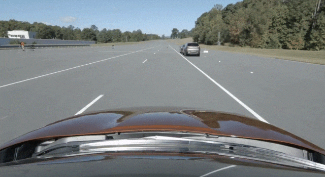美国高速公路安全保险协会（Insurance Institute for Highway Safety, IIHS）开展的前方碰撞预防技术——自动紧急制动（AEB）技术评估。现代汽车官网提供。