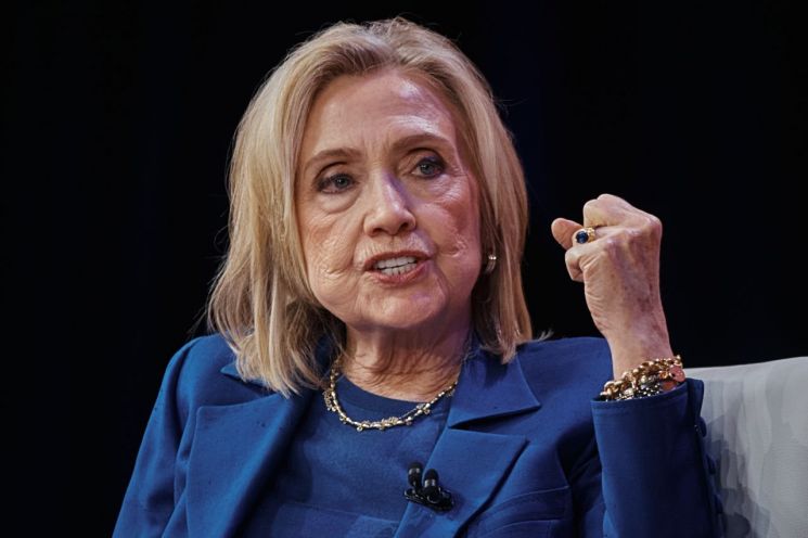 힐러리 전 美 국무장관 "엡스타인 만난 기억 없어"