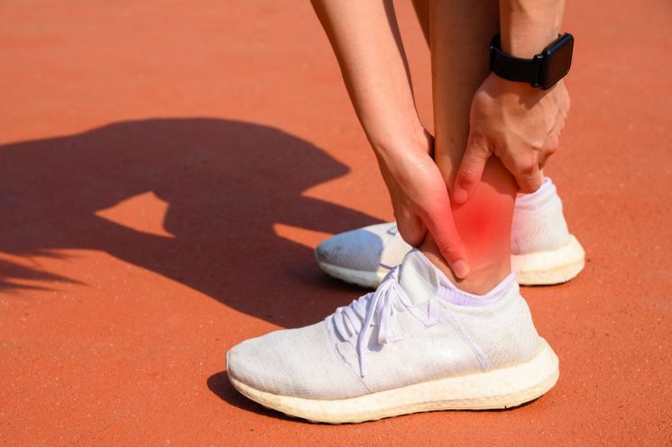 “날 풀려 오랜만에 뛰었는데 병원 가보니…” 통증방치, 심각하면 피로골절로