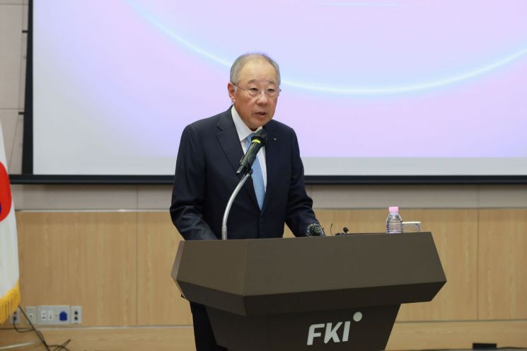 한경협, 산업 체질 전환 총력…"4대 그룹 회장단 복귀도 계속 추진"