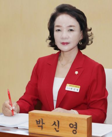 “정치는 조용히, 변화는 또렷하게”…박신영 청송군의원 21건 입법으로 남긴 생활정치의 흔적