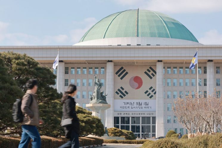 '면허 취득 후 15년간 공공의료기관 복무'…공공의대법 소위 통과