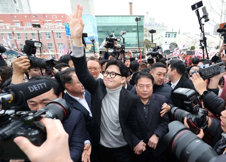 한동훈 "尹 노선 끊고 극복해야…정면으로 난중 타개할 것"(종합)