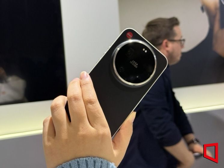 [MWC26]'괴물 카메라폰' 내놓은 샤오미…라이카 협업 '17 울트라·라이츠폰' 공개