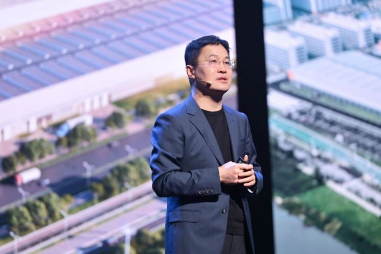 [MWC26]'괴물 카메라폰' 내놓은 샤오미…라이카 협업 '17 울트라·라이츠폰' 공개