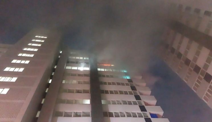 서울 강서구 아파트에 불…80대 주민 부상