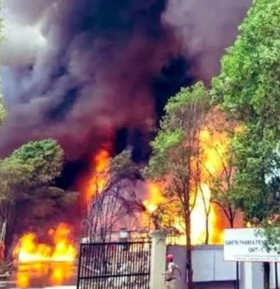 반경 5km 흔든 굉음…인도 폭죽·탄약 공장 연쇄 폭발 '최소 36명 사망'