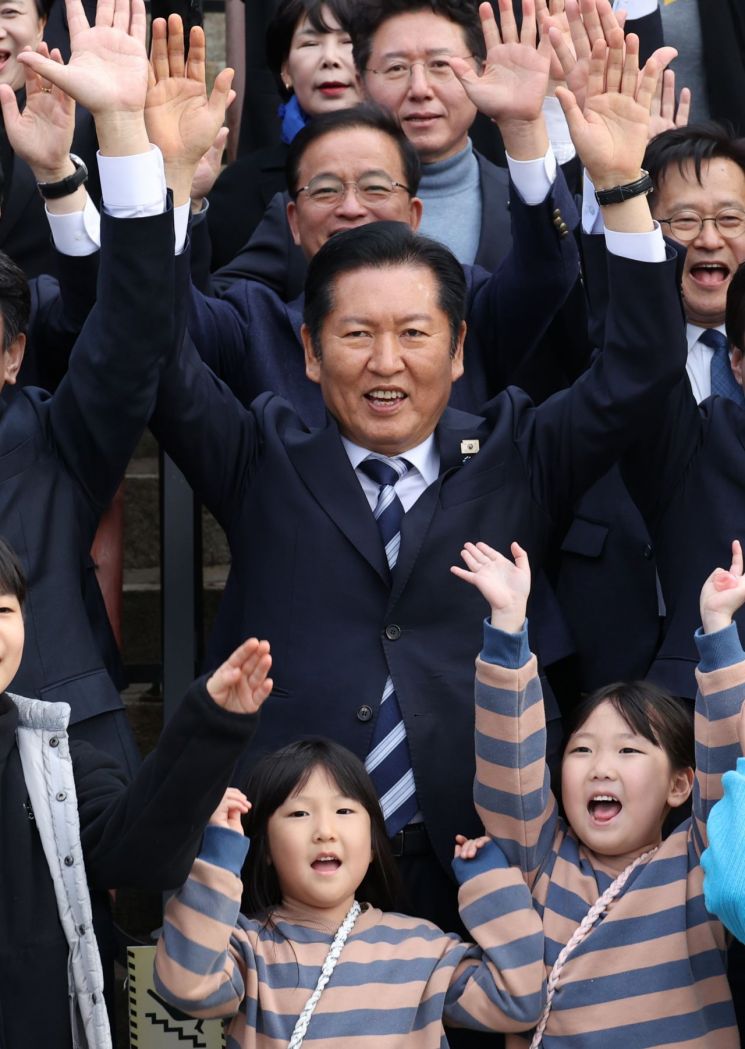 정청래 "사법 불신 원흉은 조희대"…대법원장 사퇴 촉구