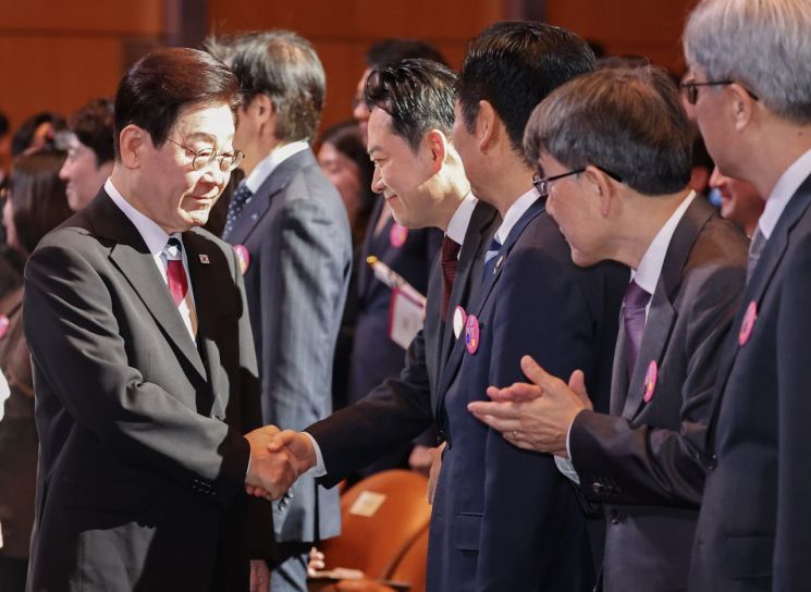 집 안 파는 장동혁, 이재명 대통령 "팔기 싫다면 그냥 두라"