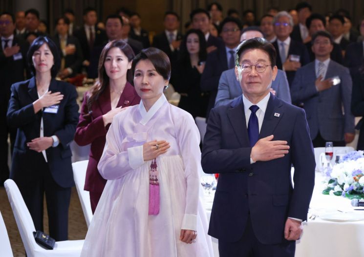 李대통령 "세계 동포 민원 1400개 접수…문제는 최대한 빨리 시정"