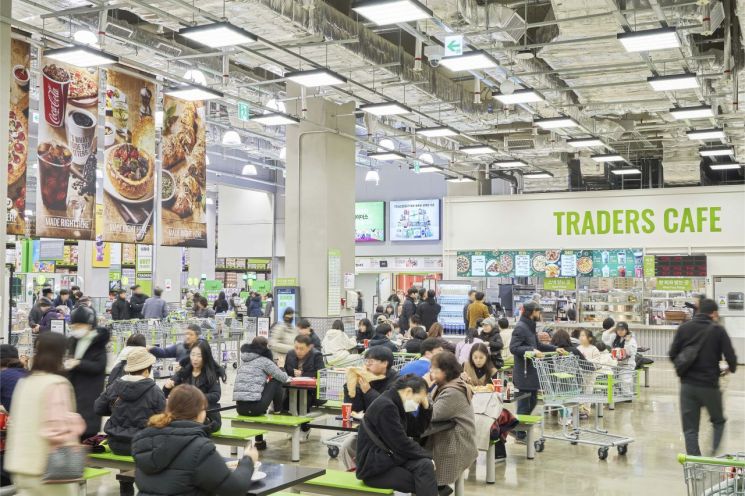 트레이더스, 물가 잡는 '푸드 페스티벌' 개막…인기 먹거리 최대 7000원 할인