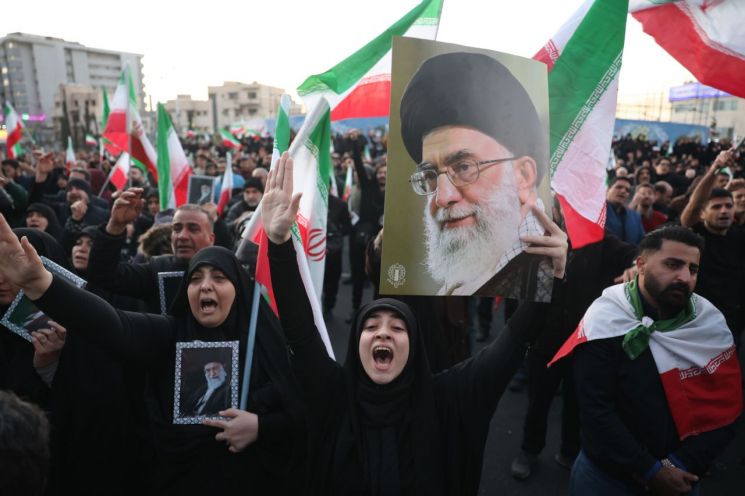 [美 이란 공습]이란 '3인 지도자委' 구성…최고지도자 임시 대행